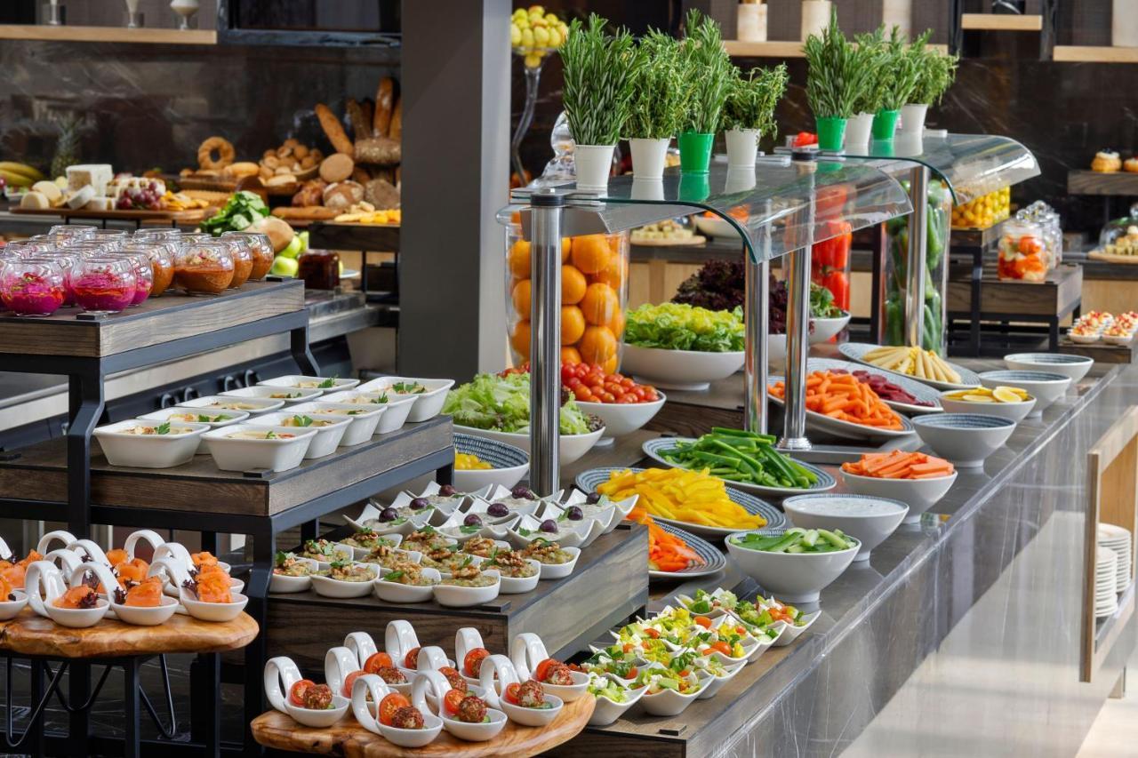 Jeddah Marriott Hotel Madinah Road Dış mekan fotoğraf A salad bar