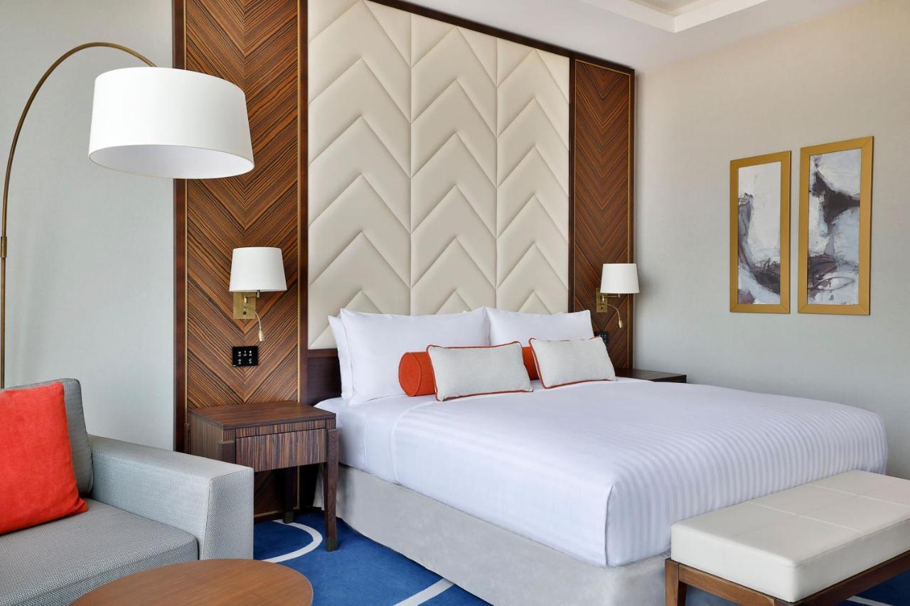 Jeddah Marriott Hotel Madinah Road Dış mekan fotoğraf A guest room at the hotel