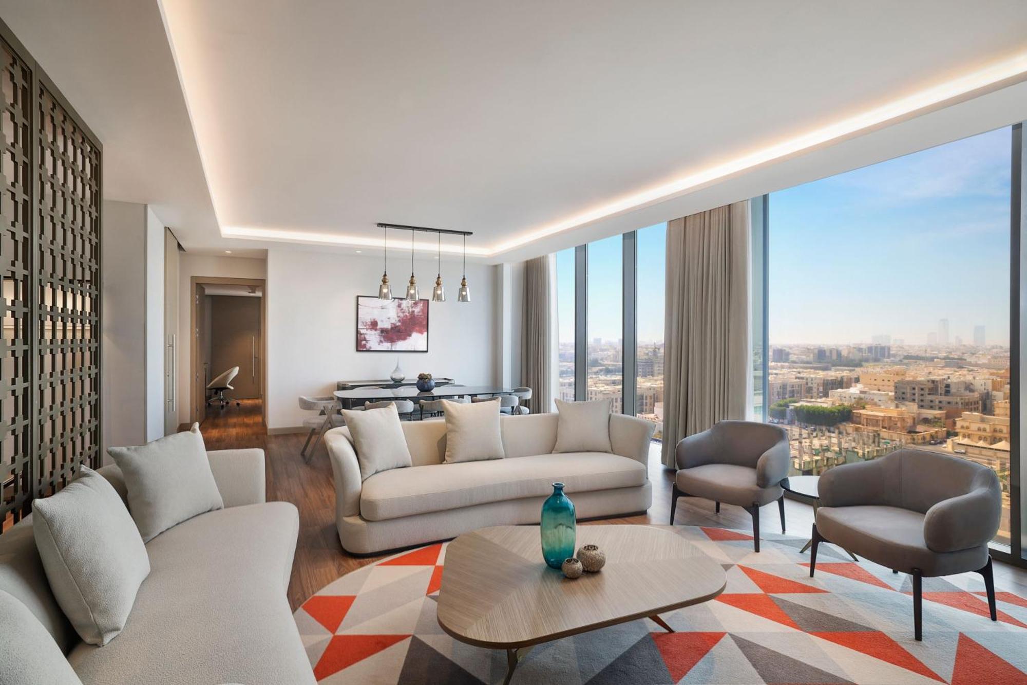 Jeddah Marriott Hotel Madinah Road Dış mekan fotoğraf The living room of a three-bedroom apartment