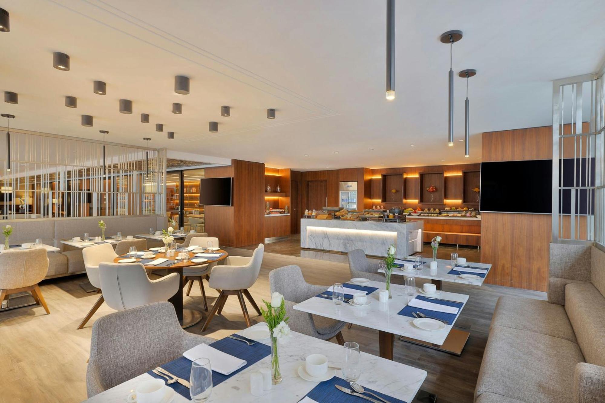 Jeddah Marriott Hotel Madinah Road Dış mekan fotoğraf The lounge at the airport