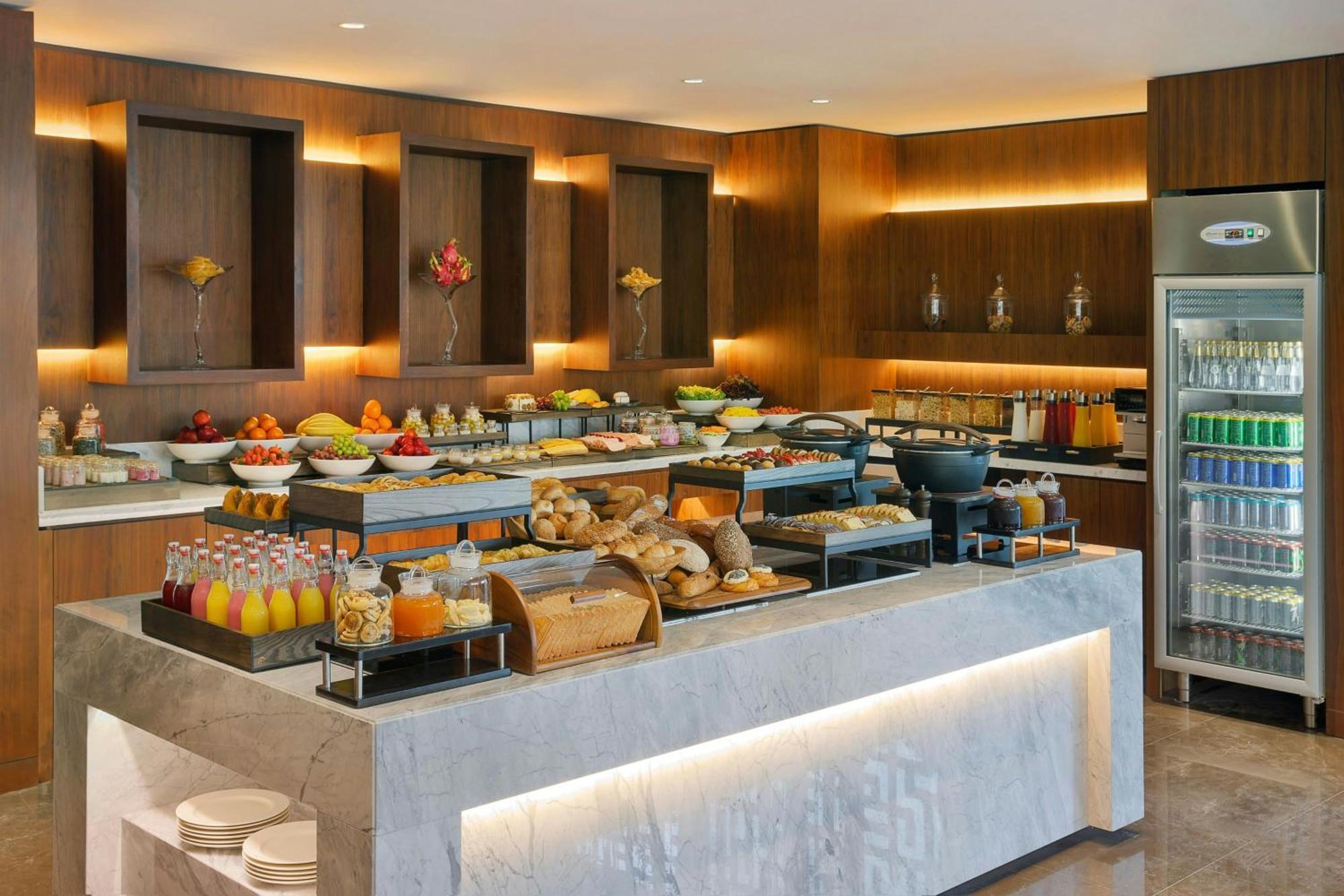 Jeddah Marriott Hotel Madinah Road Dış mekan fotoğraf A buffet at a hotel